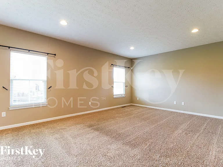 5312 Venetian Way — Photo 4