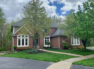4800 Eagle Springs Ct, Clarkston, MI 48348