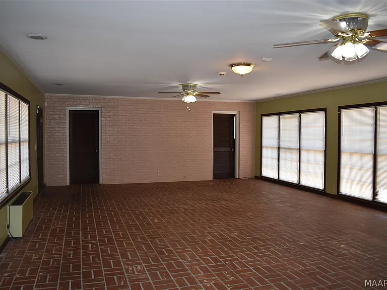 414 Arrowhead Dr — Photo 22