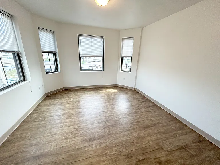 323 Washington St #408 — Photo 6