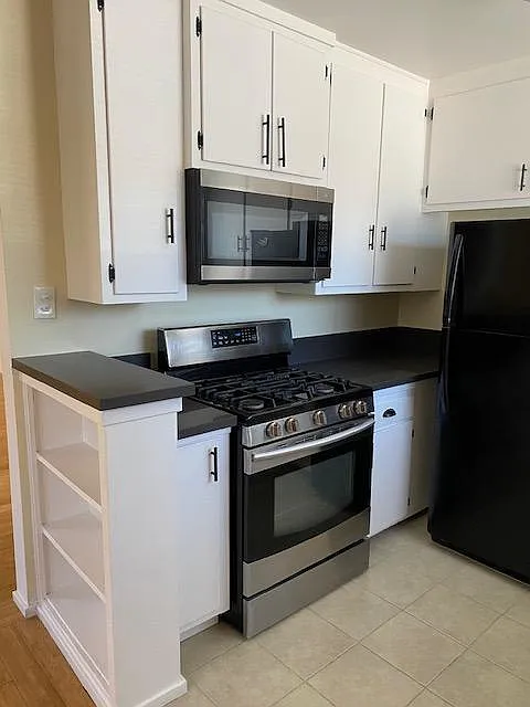 2 bed, 1000 sqft, $2,299 — Photo 2
