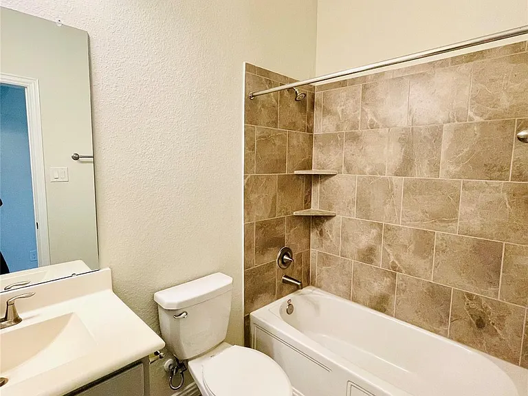 1915 Orchard Berry Ln — Photo 31