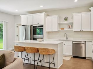 615 Field Point St, Roberts, WI 54023