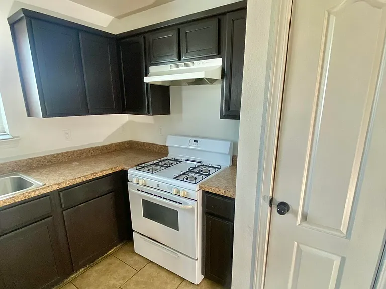 9228 San Lorenzo Ave #B — Photo 6