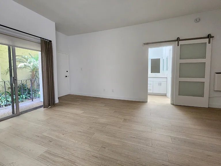 12340 Rochester Ave — Photo 17