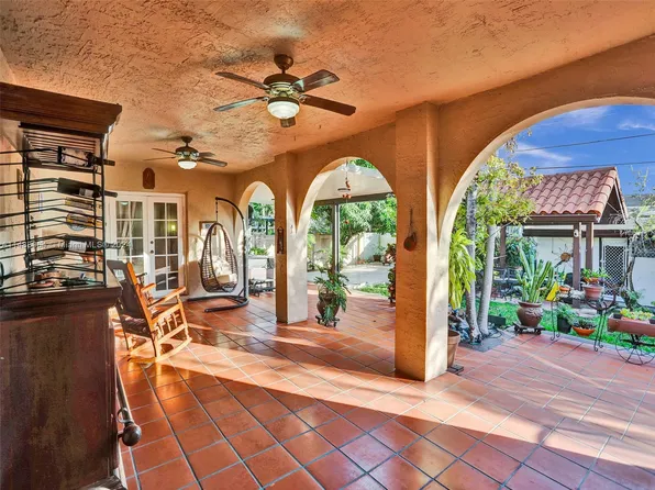 350 W 55th St, Hialeah, FL 33012