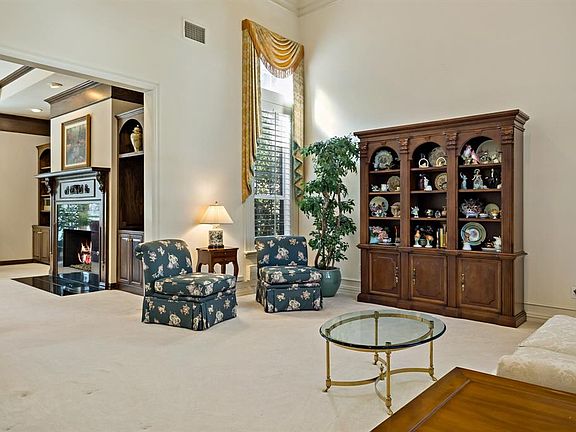 4th image of 1126 Creekwood Dr