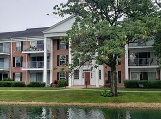 17W702 Butterfield Rd APT 101, Oakbrook Terrace, IL 60181