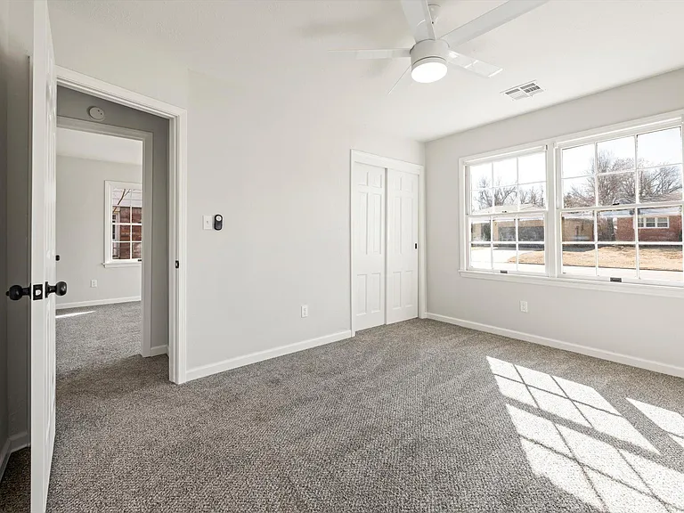 2725 Kent Dr — Photo 24