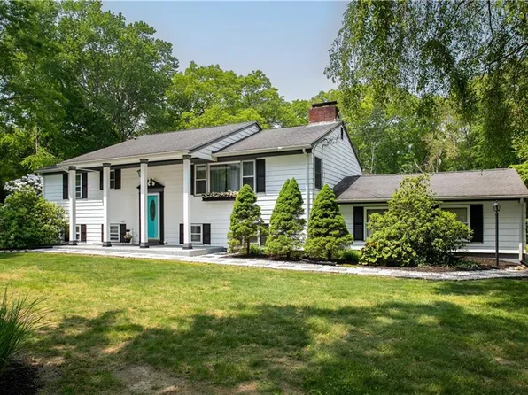 29 Lantern Ln, Exeter, RI 02822