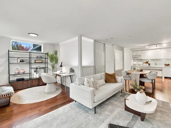 328 E 11th Ave #409, Vancouver, BC V5T 4W1
