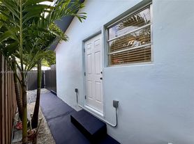7137 SW 22nd St, Miami, FL