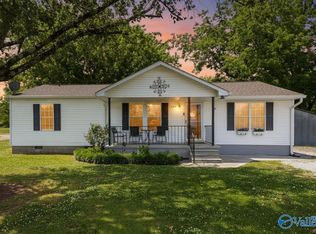 284 Brockway Rd, Owens Cross Roads, AL 35763