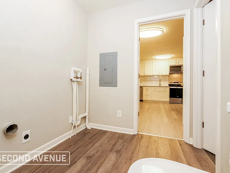 401 Lacy Ln — Photo 12