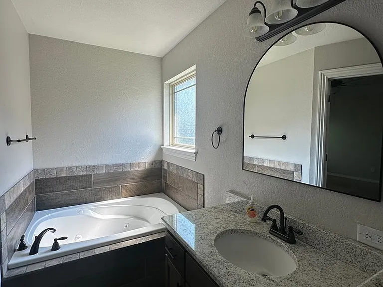 1505 Northridge Dr E — Photo 11