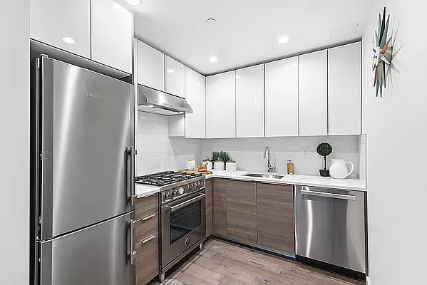 Rented by Hooli Homes New York Inc | media 3