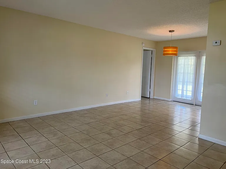 1911 Talloak Rd — Photo 6