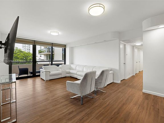 5th image of 19667 Turnberry Way APT 3F