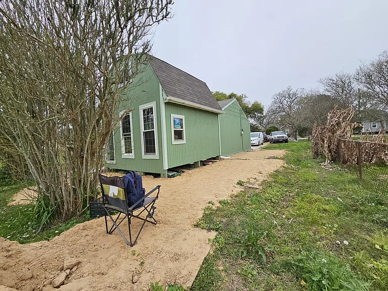 2103 Howell Ave #1 — Photo 3