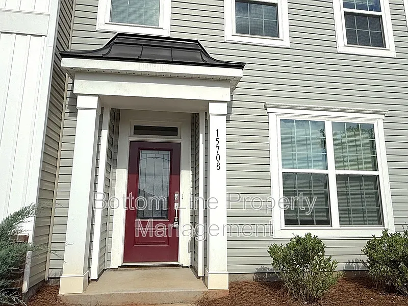 3 bed, 2.5 bath, 1897 sqft, $2,295 — Photo 2