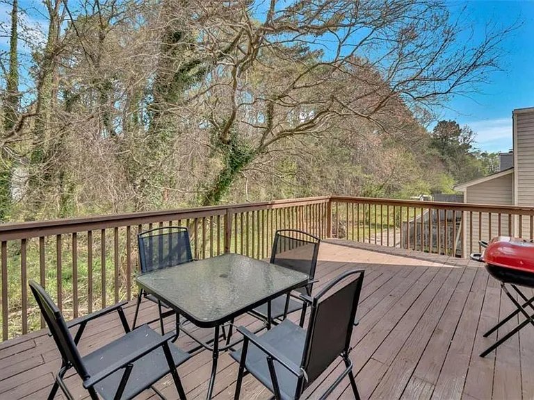 2101 Valley Oaks Dr SE — Photo 11