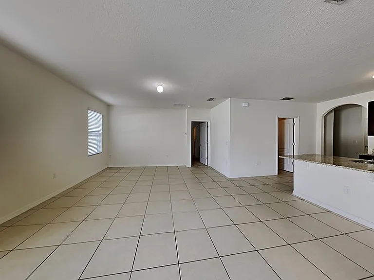 320 Aberdeen Dr — Photo 2
