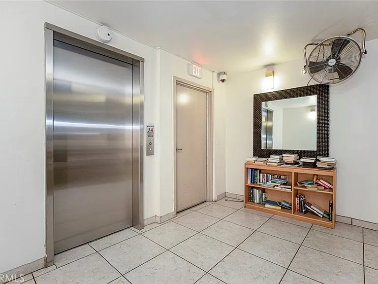 5325 Newcastle Ave #322 — Photo 13