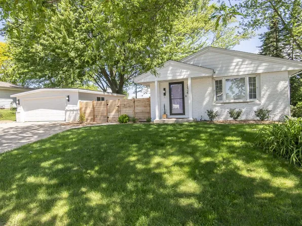 236 West Lilac LANE, Grafton, WI 53024