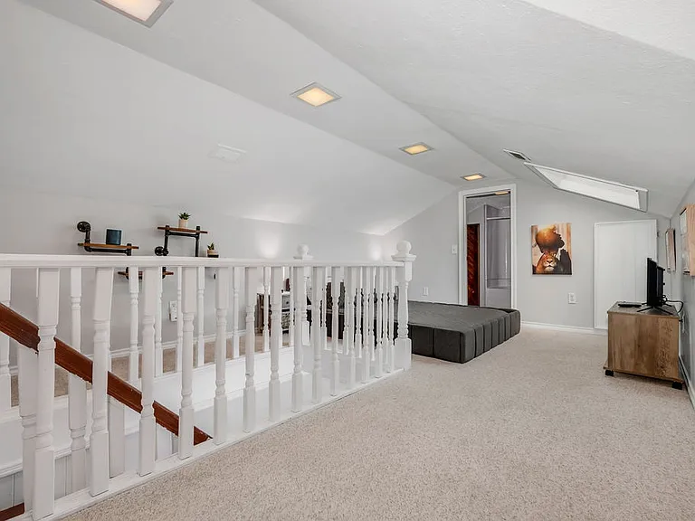 2240 Lawndale Dr — Photo 36