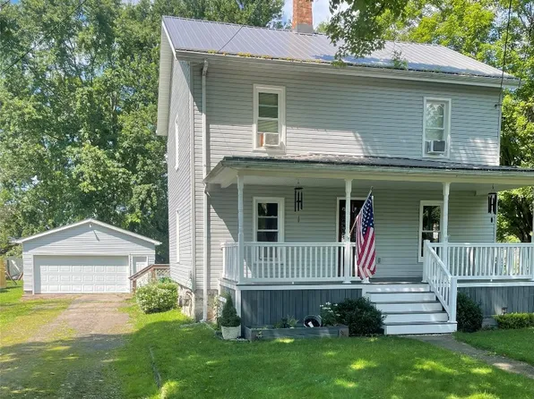 110 Union St, Springboro, PA 16435