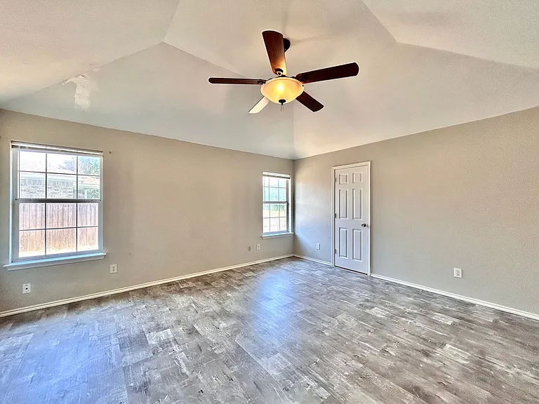 404 Mesquite Cir — Photo 14