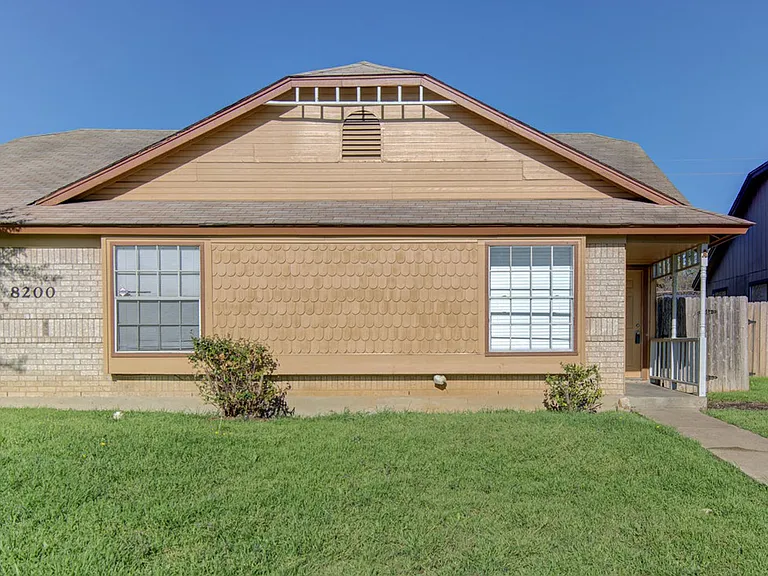 8200 W Gate Blvd — Photo 2