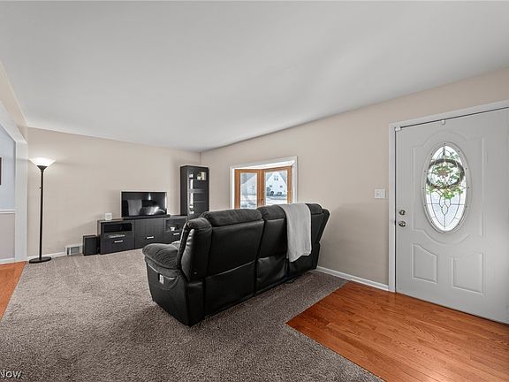 5th image of 72 Pinehurst Rd