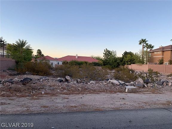 2nd image of 2935 Ivanpah Dr