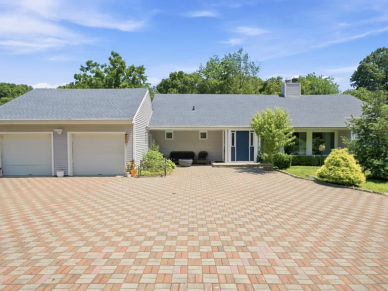 71 Blackberry Dr — Photo 3