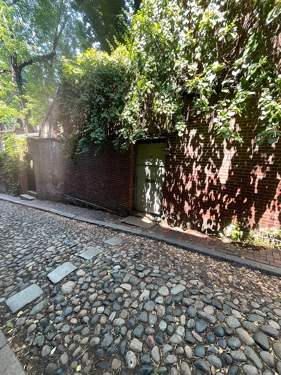 Building Photo - 14 Acorn St #1