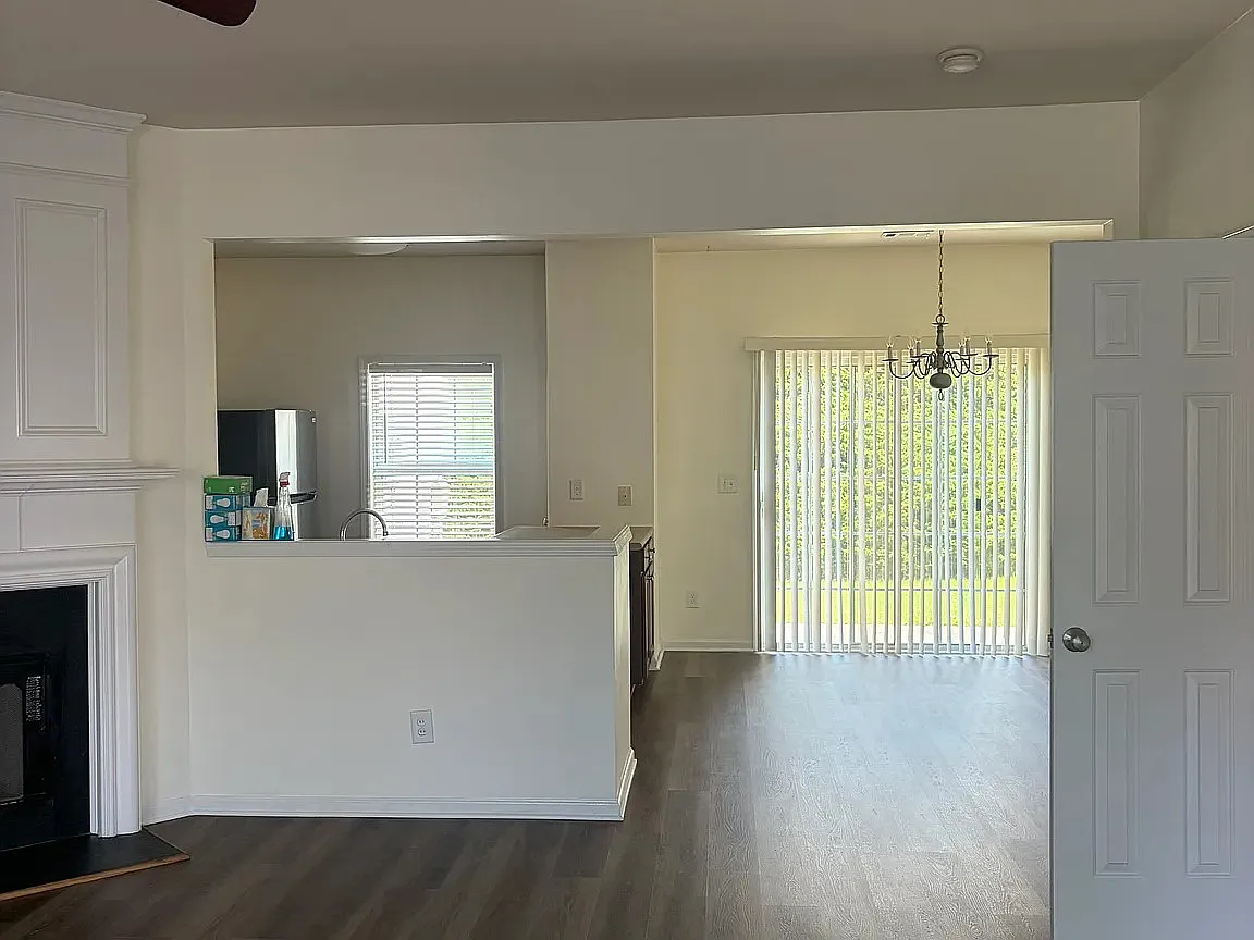2 bed, 2.5 bath, 1370 sqft, $1,950 — Photo 3