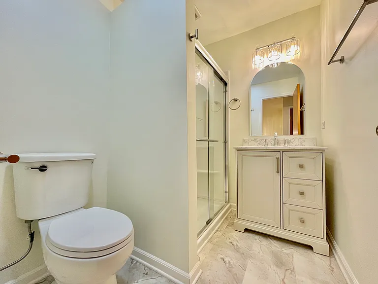 928 Stratford Ct — Photo 20