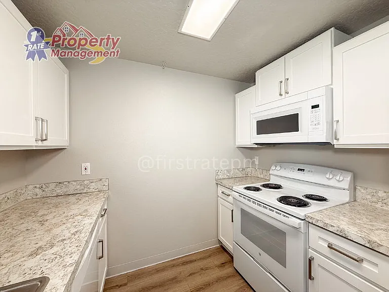 2183 S Stephen Ave #202 — Photo 11