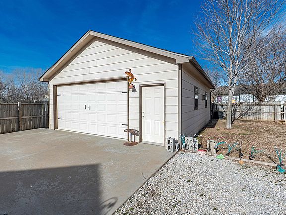 4th image of 4513 S Richmond Cir