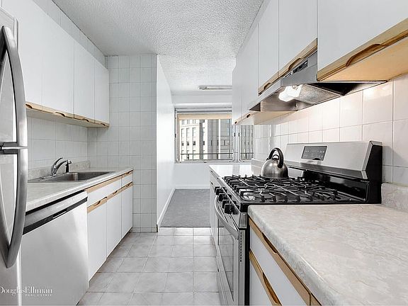 4th image of 180 Park Row APT 20C