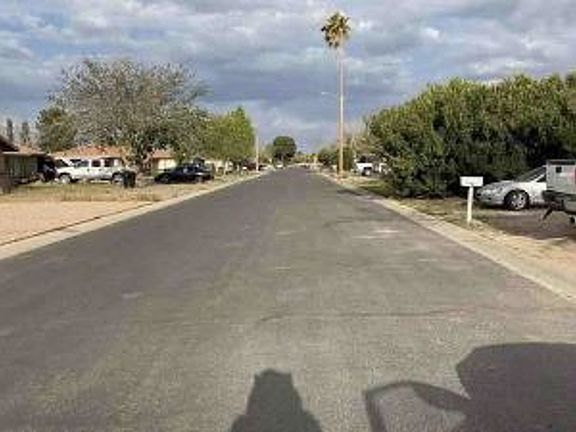 Exterior Neighborhood (street photo)