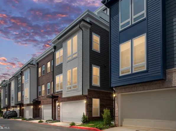 10584 Red Oak St, Fairfax, VA 22030