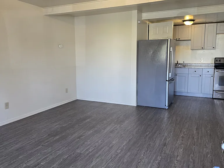 601 W Division St #C — Photo 6