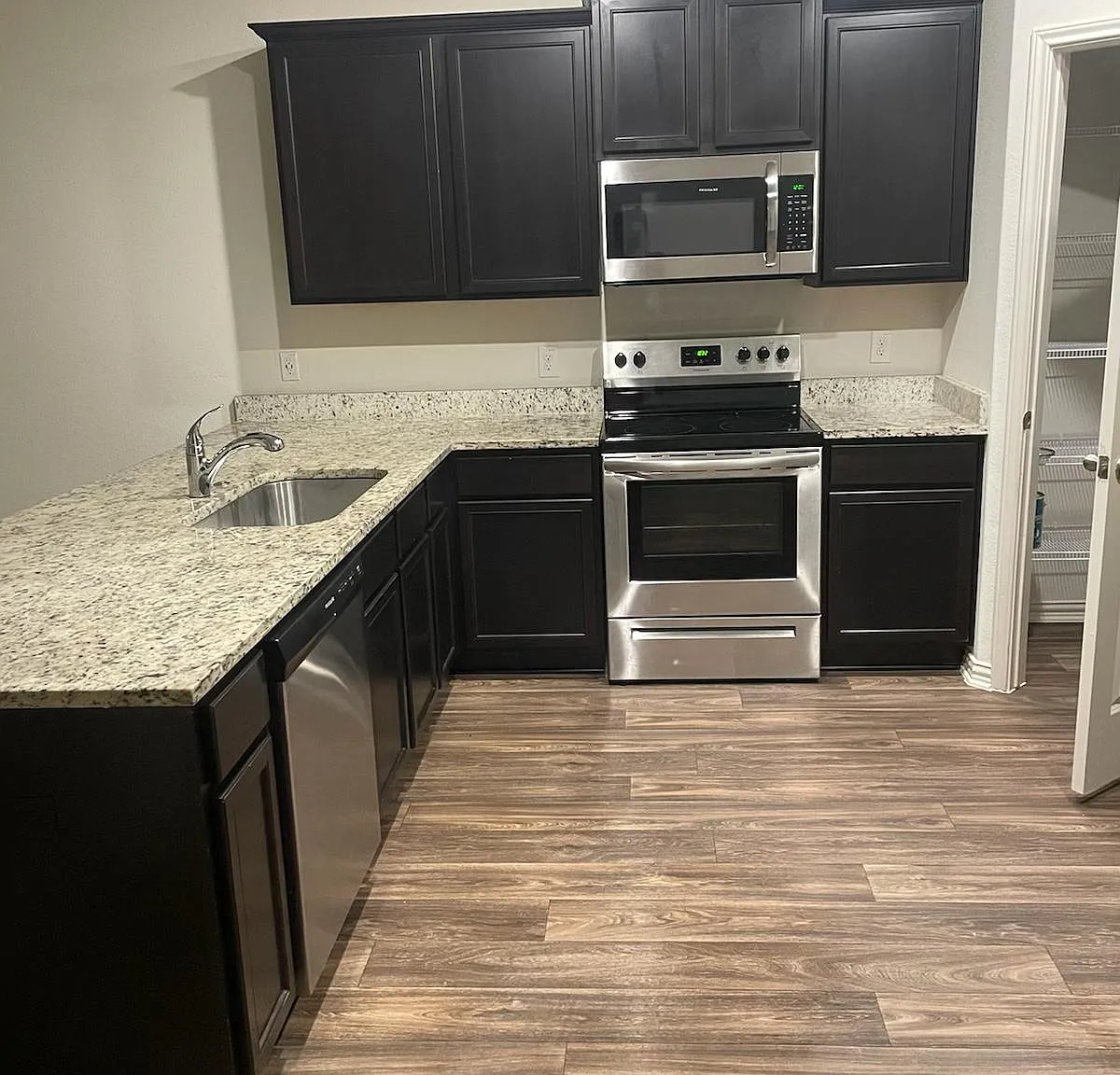 10966 Delight Grv — Photo 4