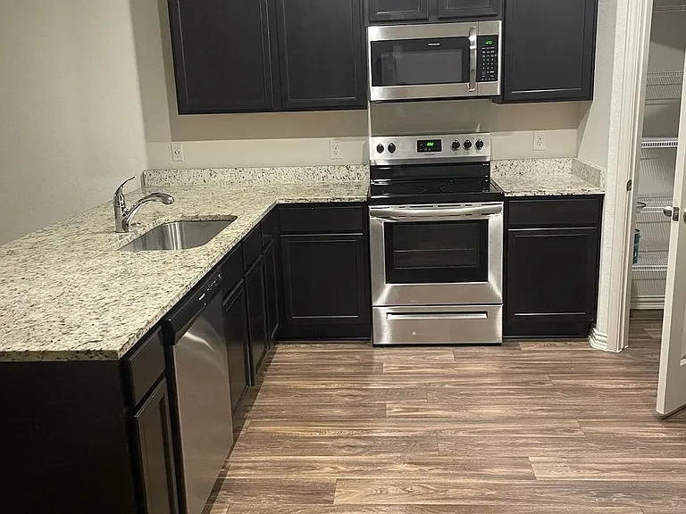 2931 Gastonian Ml — Photo 2