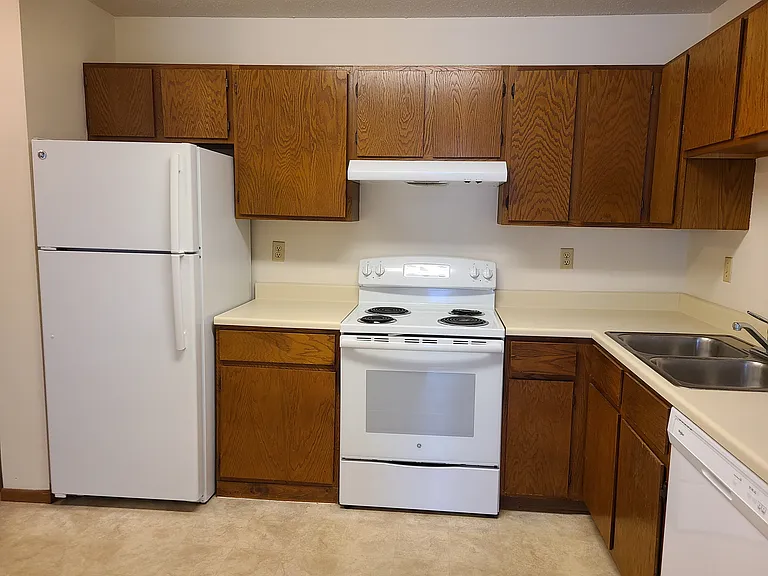 4325 Green Apartments — Photo 8