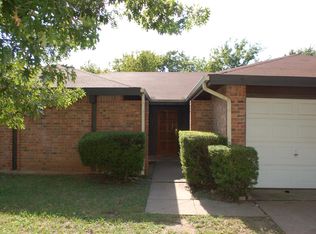 6416 Woodbeach Dr, Fort Worth, TX 76133