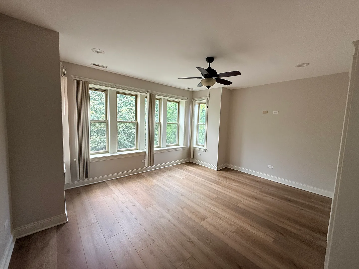 3 bed, 1000 sqft, $1,900 — Photo 4