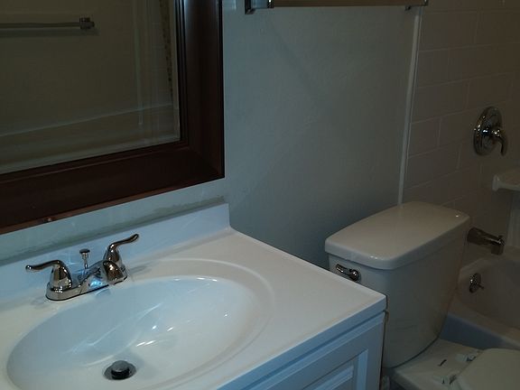 3rd image of 5535 Ackerfield Ave Unit 9